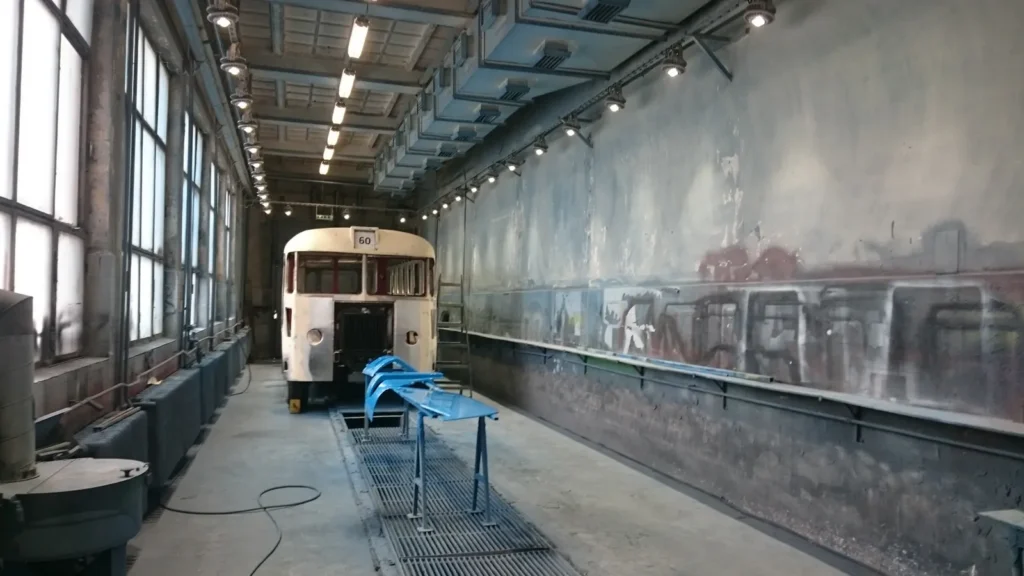 Hungary: Bus-Painting Workshop Lighting — site photograph 1