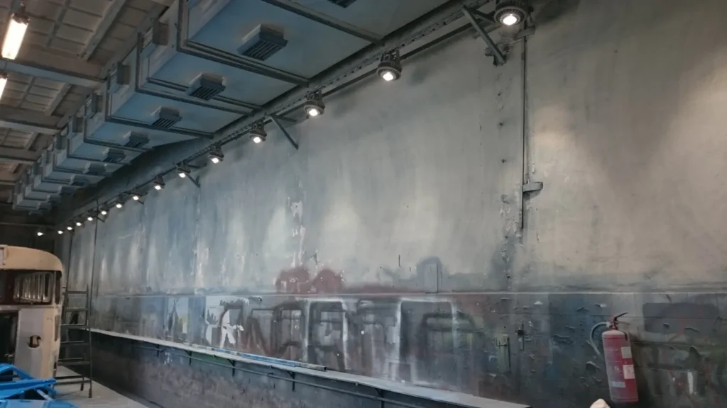 Hungary: Bus-Painting Workshop Lighting — site photograph 2