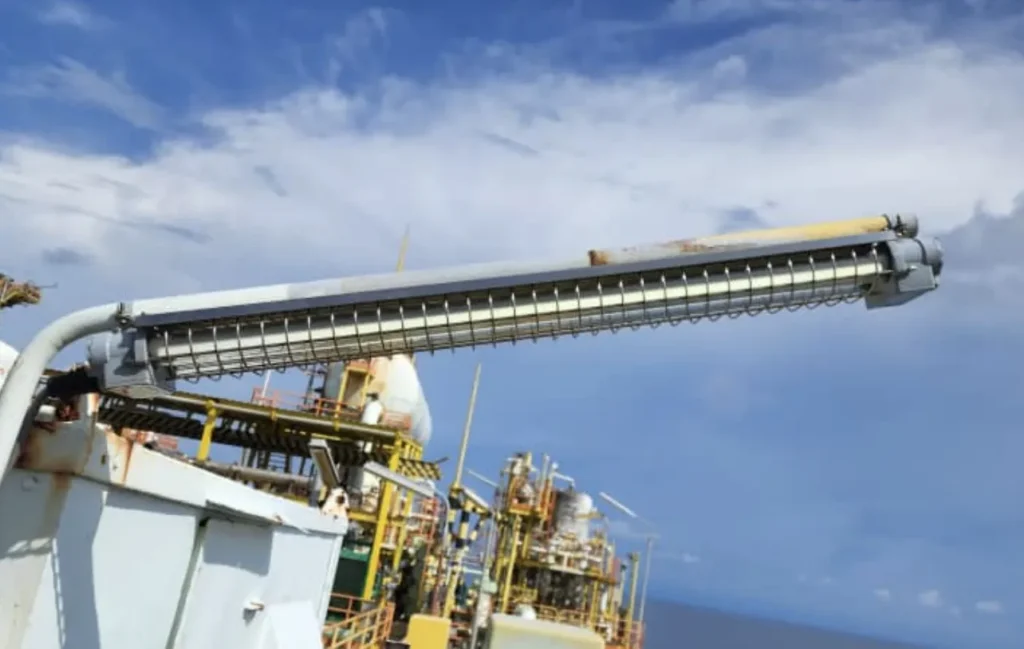 Malaysia: Offshore Platform Linear Lighting — site photograph 1