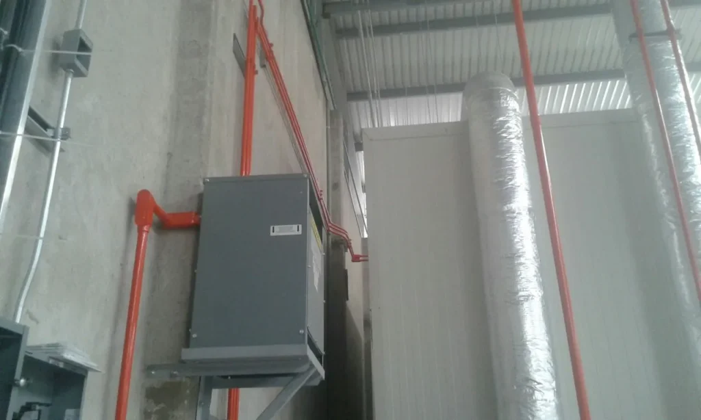 Mexico: Board-Industry Equipment-Area Lighting — site photograph 3