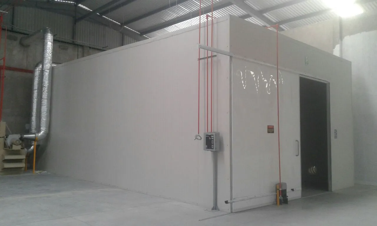 Mexico: Board-Industry Equipment-Area Lighting — site photograph 1