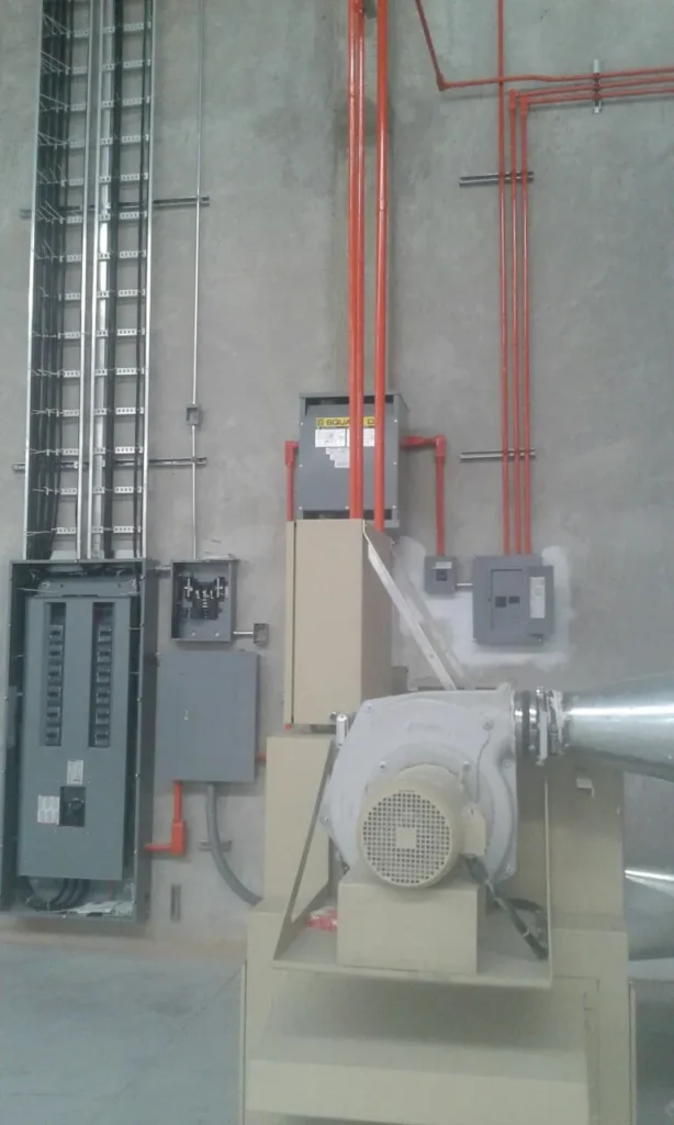 Mexico: Board-Industry Equipment-Area Lighting — site photograph 4