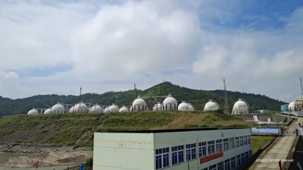 Xiaomendao LNG Terminal: Jetty and Access Lighting — site photograph 2